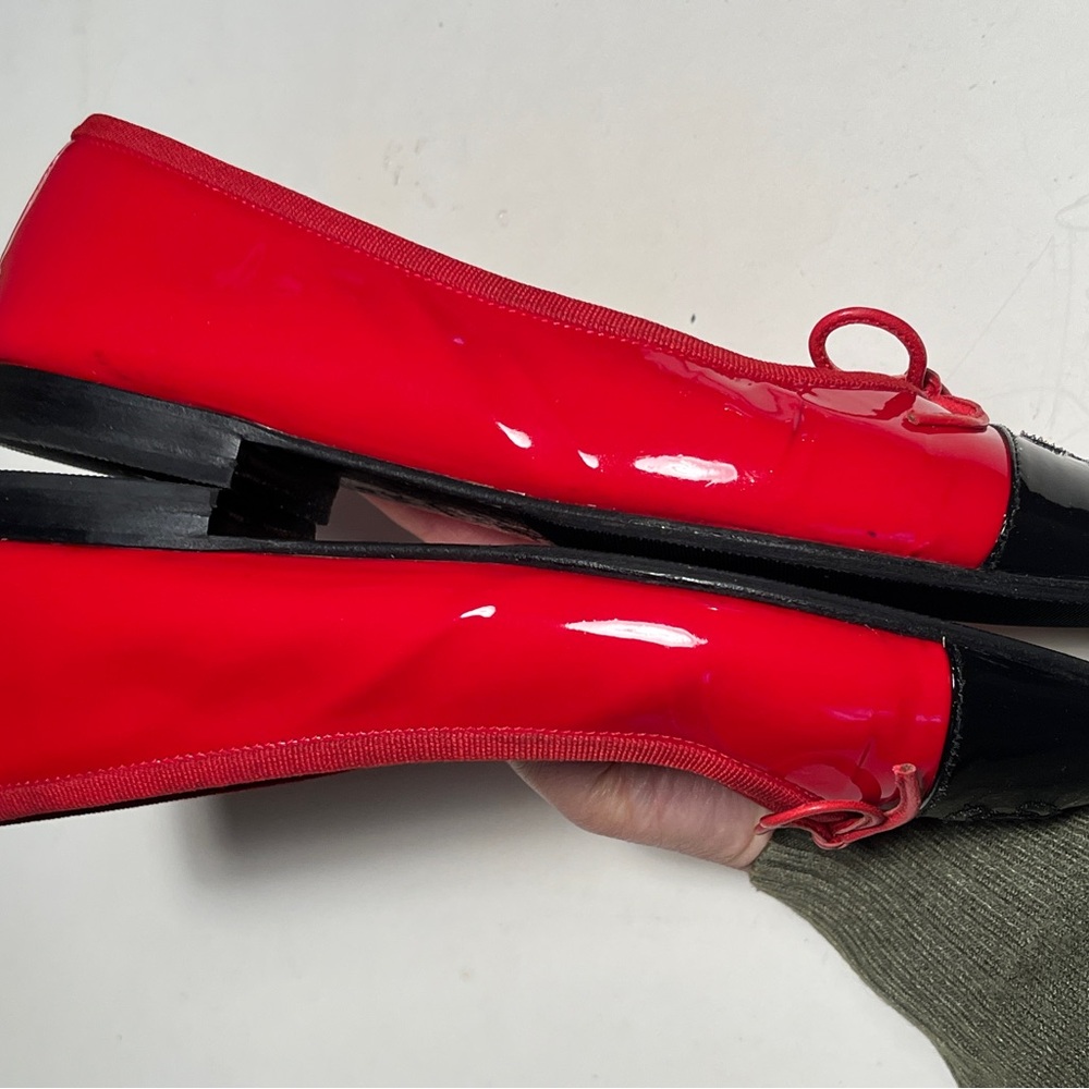 CHANEL Glossy Red and Black Flats - Picture 5 of 13
